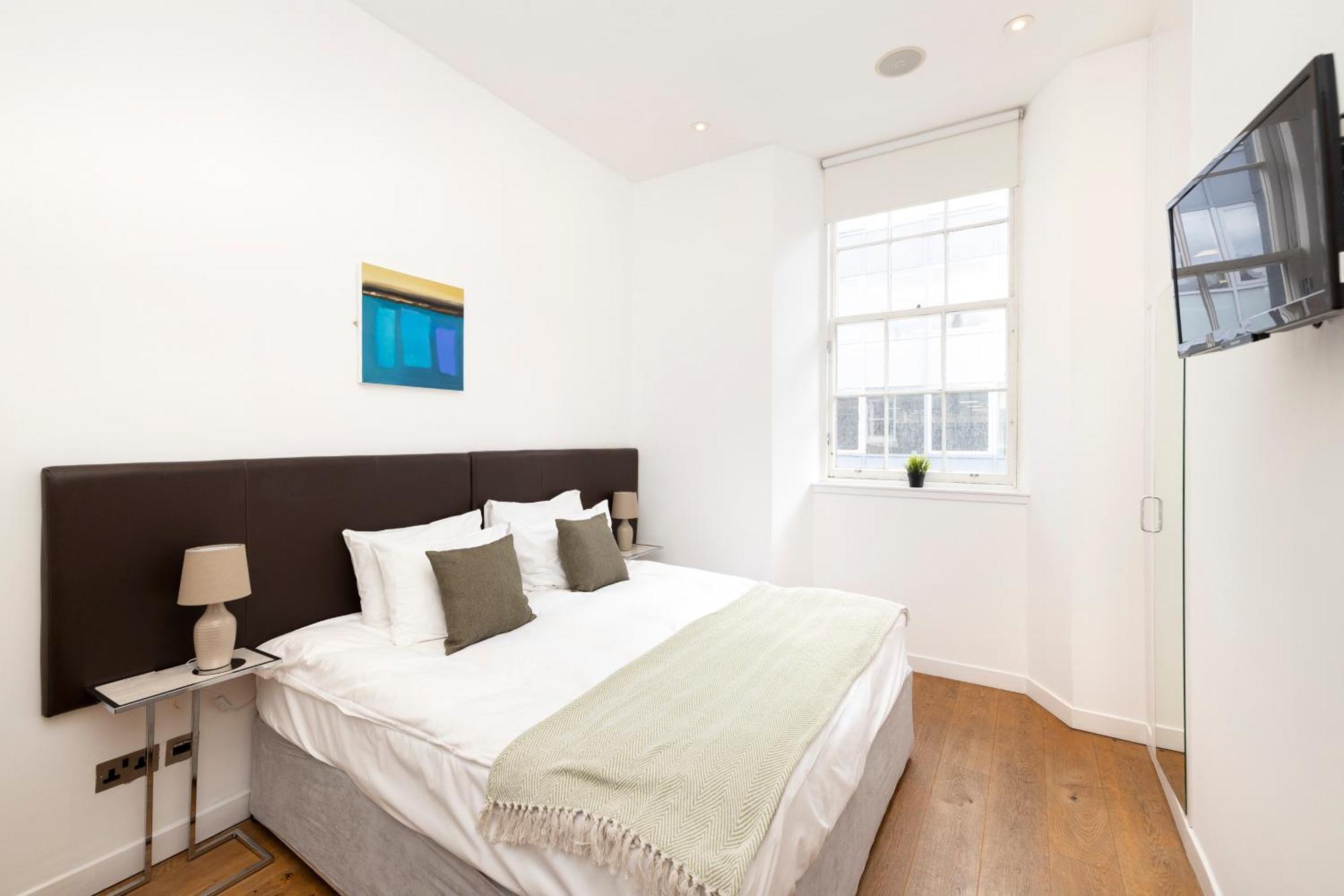 Joivy Chic 2-br Flats Near Castle EDI